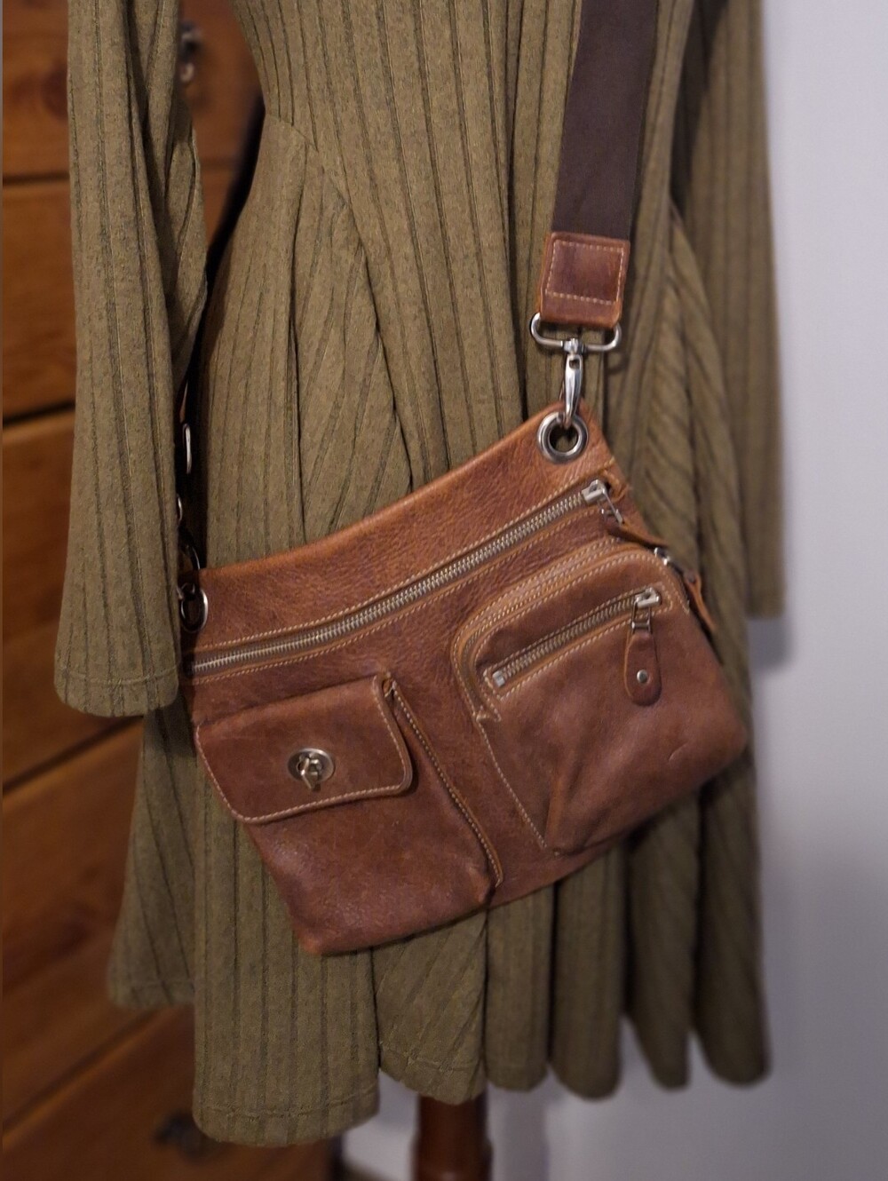 Roots Village Brown Leather Messenger Bag with Adjustable Strap